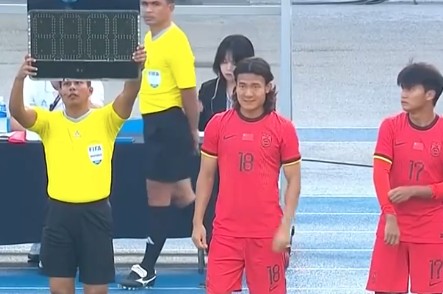 迎客松配资 东亚杯替补登场！25岁廖锦涛迎来国足生涯首秀